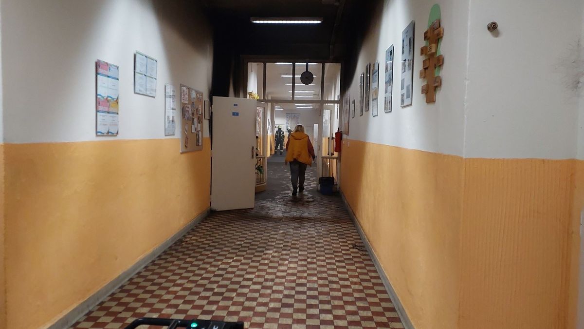 Škody v pardubické škole, zasažené požárem z bojleru, půjdou do milionů